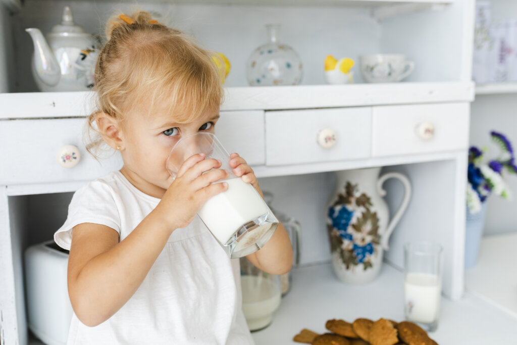 Limit milk amount after 1 year to prevent iron deficiency anemia