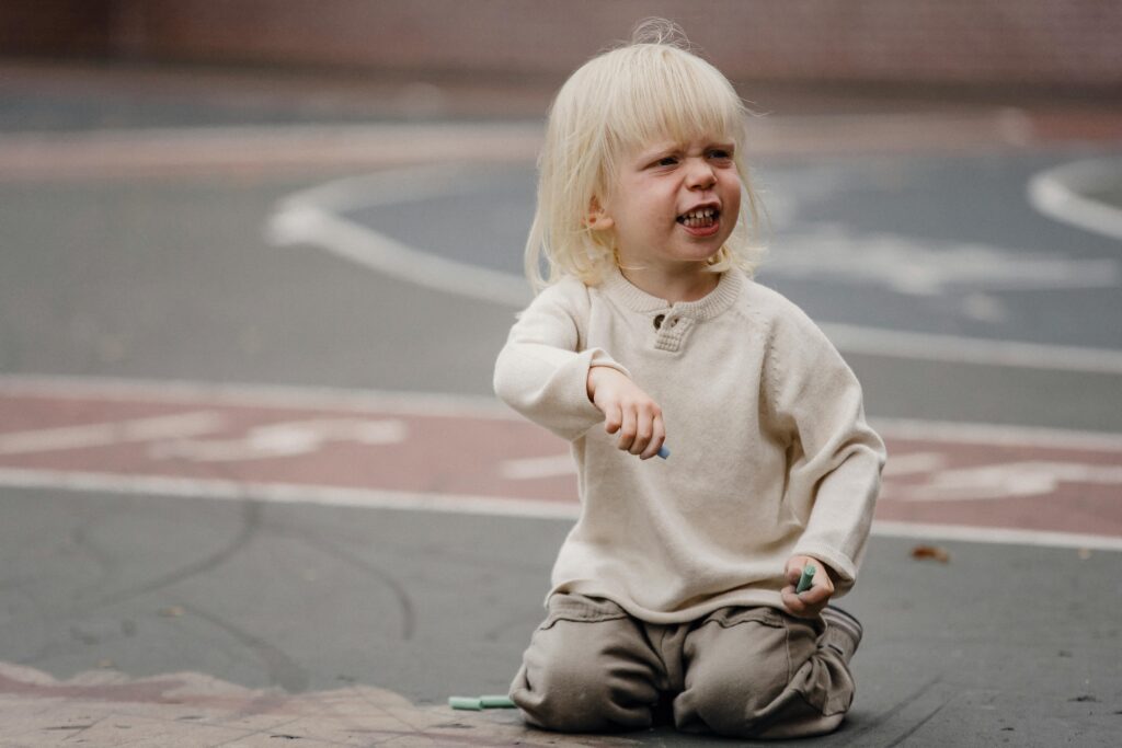 baby showing early signs of autism on healthychild.info